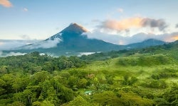 costa-rica-arenal-volcano-COSTARI