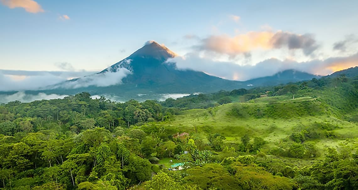 costa-rica-arenal-volcano-COSTARI