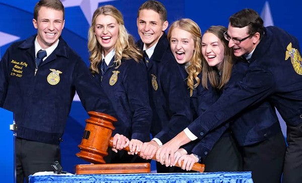 2019-20 Gavel Shot Featured Image 600x364