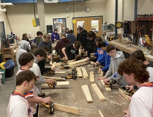 FFA Members Build Beds for Kids in Need