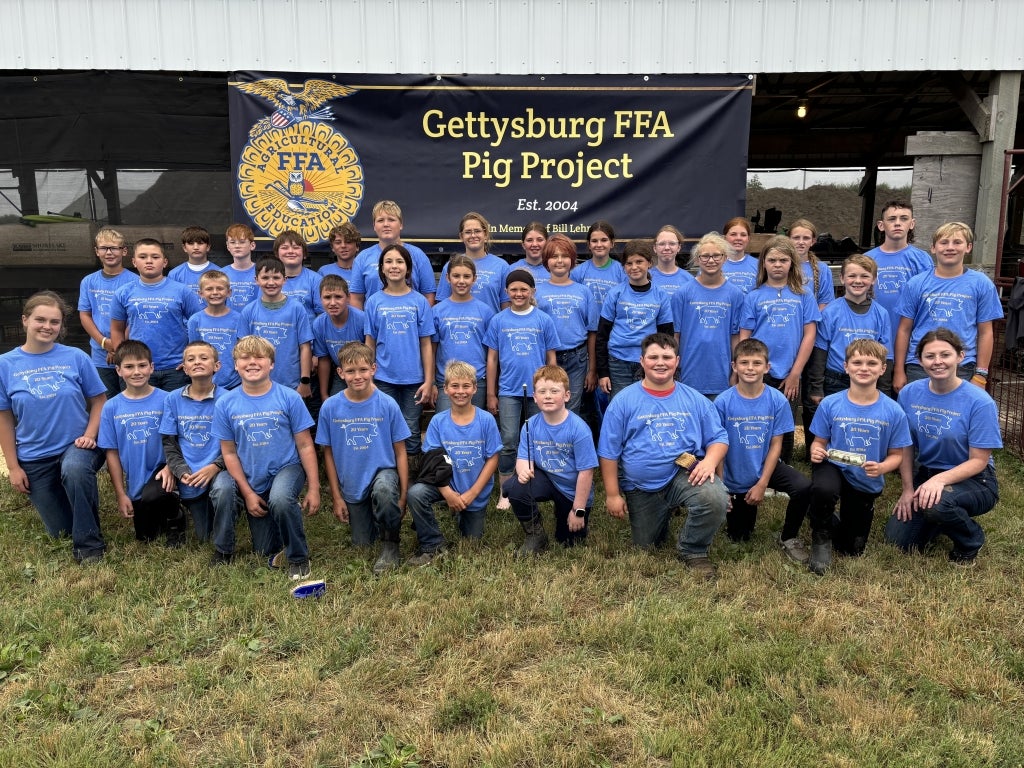 Gettysburg FFA members and participating elementary and middle school students received custom T-shirts to celebrate 20 years of the project. Photo courtesy of Wyatt Lesmeister.