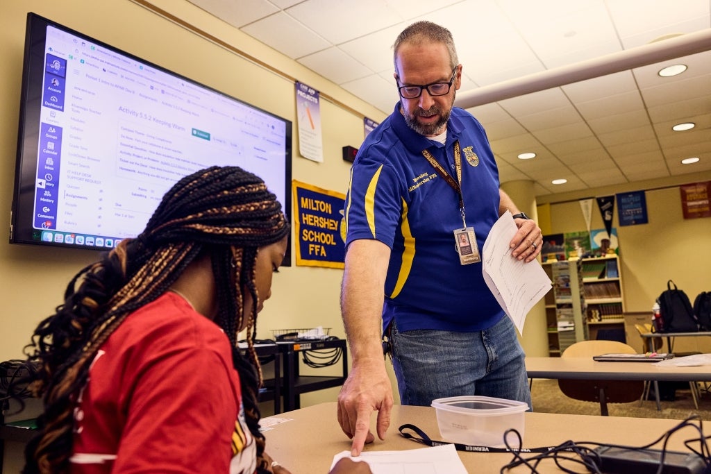 Nick Isenberg (right) leads Jaionna Lewis (left) through an interactive activity in class. Photo by Chris Simpson.