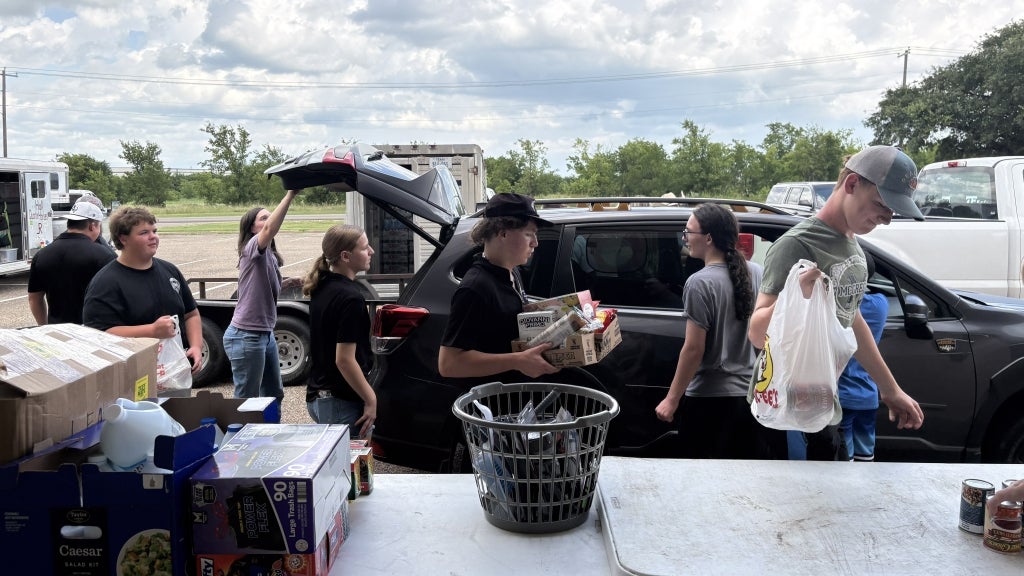 McGregor FFA members unload cars during donation drop-offs and sort supplies into categories. Photo courtesy of Scarlett Sprayberry.