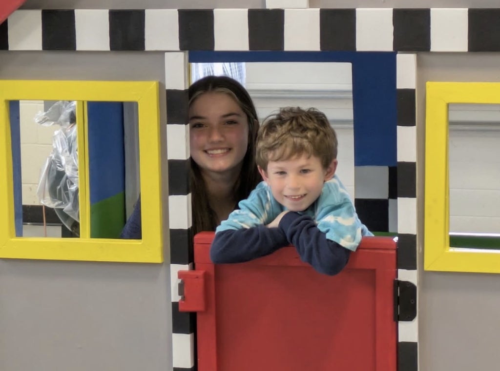 Committee chair and chapter secretary Heidi Garretson introduces the playhouse to its new owner. 