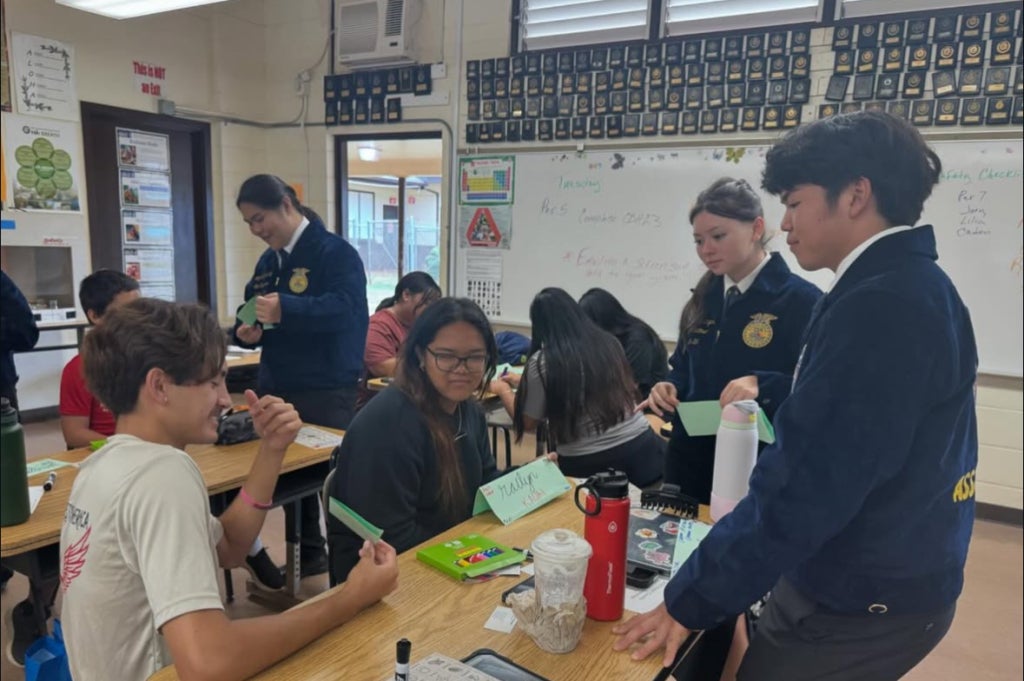 Workshop attendees complete an activity led by Hawai`i FFA state officers. Photo courtesy of Lakeisha Quitog.