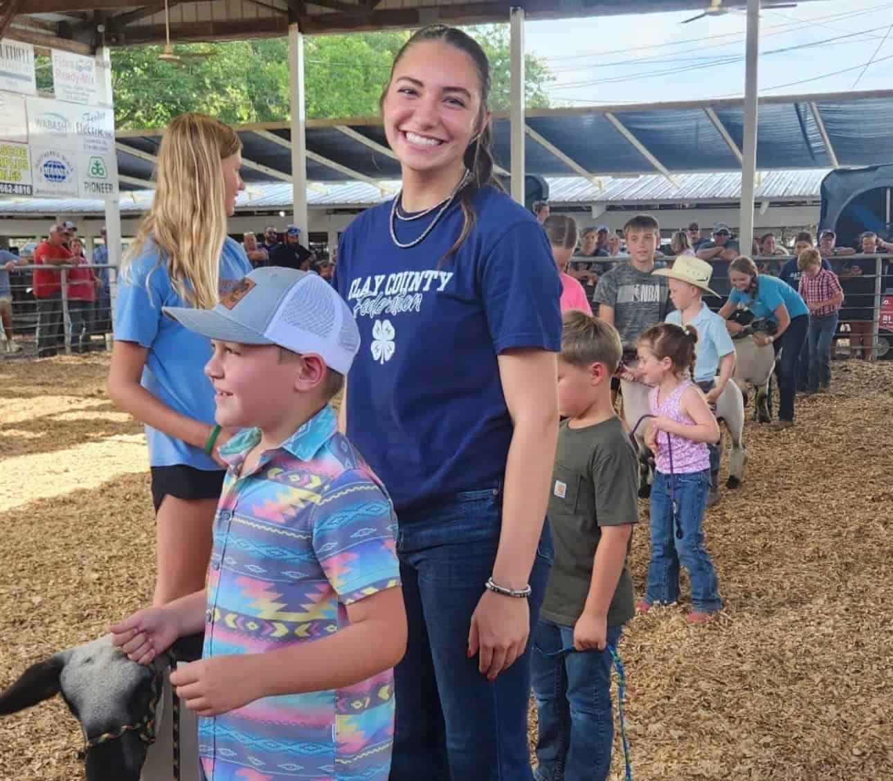 Haven Cash helping youth at the 2025 Clay County 4H Mini Livestock Show.