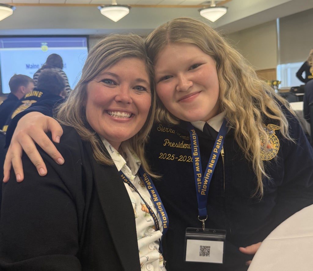Hemond and her daughter, Sierra, pose for a picture at the Maine FFA Banquet.
