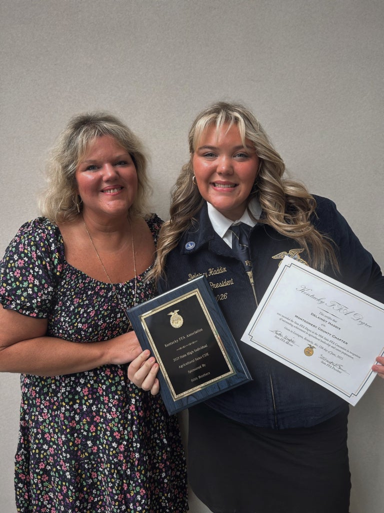 2025-26 FFA Reporter in USA Reporter Delainey Haddix smiles with her mother, Trisha Haddix.