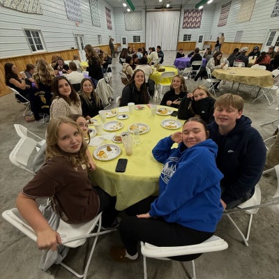 Scott and Simon Kenton FFA members eating their Thanksgiving meal.