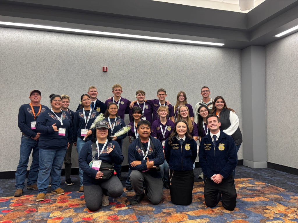 Tallassee, Alabama, and Kea’au, Hawaii, FFA chapters with the National FFA officers.
