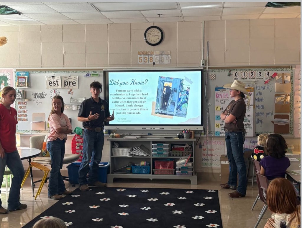 Member Kayden Brewer teaching elementary students about Beef.