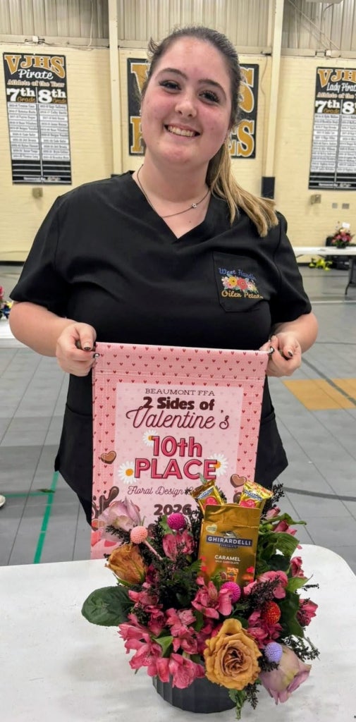 Steele wins 10th at floral competition.