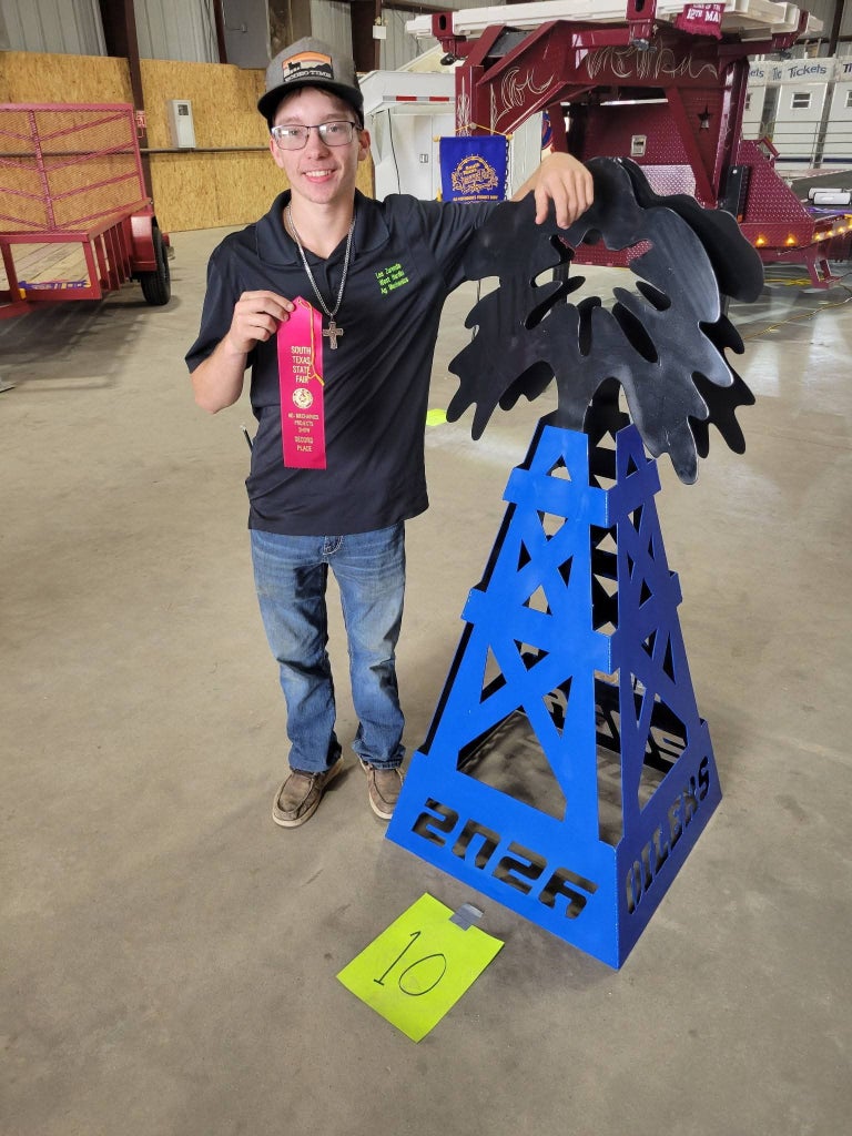 Lee Zurenda earning a ribbon.