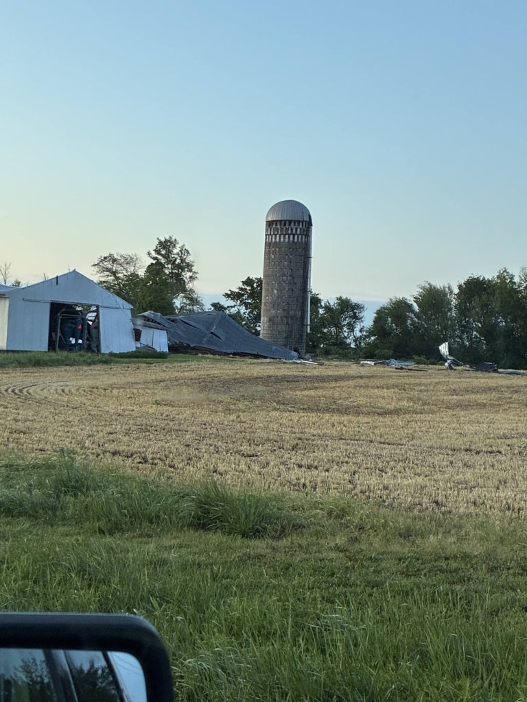 EF-1 level damage done to a farm south of Beckemeyer, Ill.