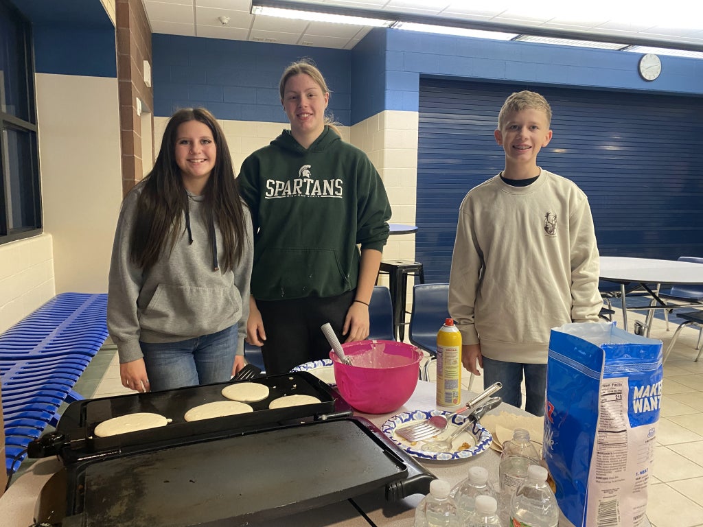 Serving up the Veterans Day Breakfast from left to right: Kenadie Rewa, Kallyson Bishop, and Kellen Mays.